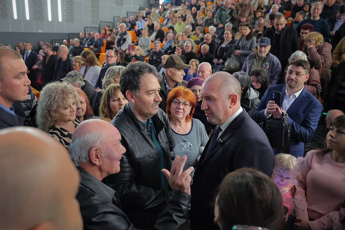 Радев се произнесе за въглищните централи и военните заводи