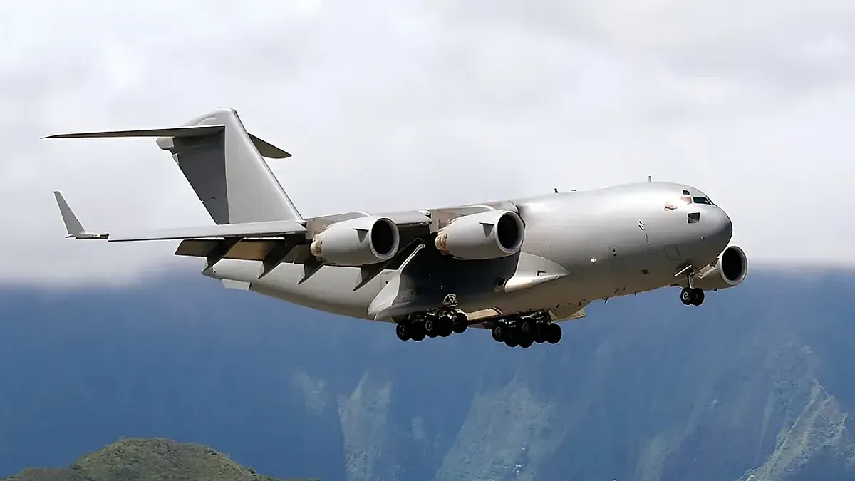 Какво се случва? Тежки самолети прекосяват Атлантика