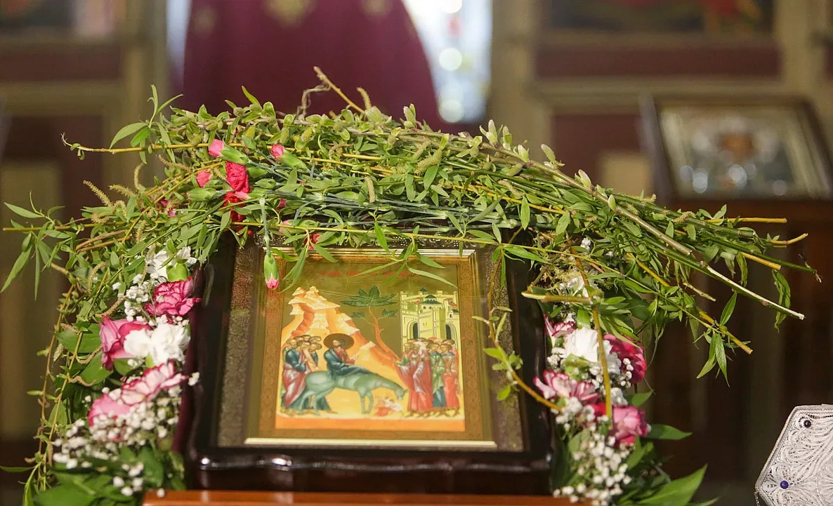 Над 330 хил. именици празнуват Цветница в цяла България