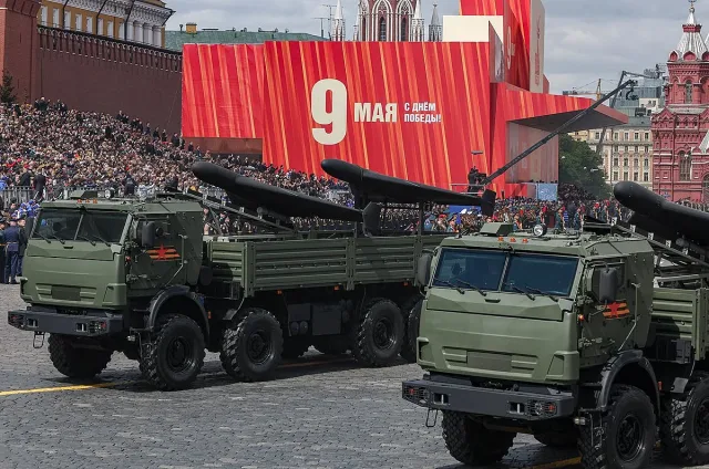 Русия на тръни! Отменят ли парада на 9 май в Москва?