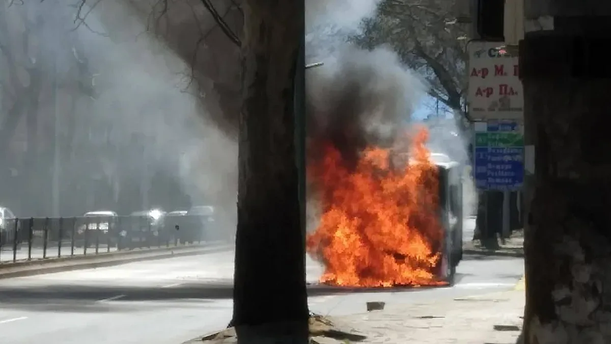 Нещо страшно в Пловдив. Автобус стана факла (СНИМКИ и ВИДЕО)