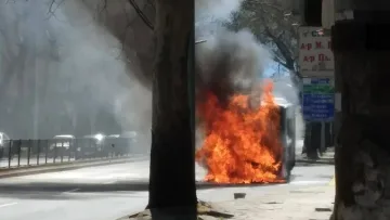 Нещо страшно в Пловдив. Автобус стана факла (СНИМКИ и ВИДЕО)