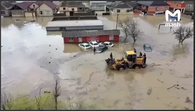 Брутални наводнения! Срутиха огромни сгради (ВИДЕО)