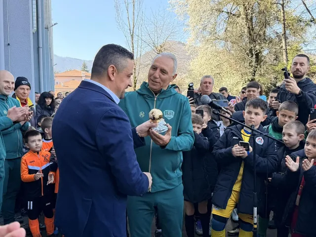 Христо Стоичков направи нещо уникално в Етрополе (СНИМКИ)