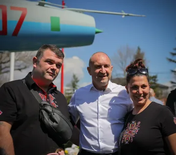 Ето къде отиде Радев на Цветница (СНИМКИ)