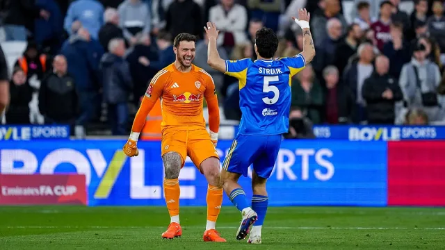 Лийдс и Илия Груев с драматичен пробив към полуфиналите за ФА къп