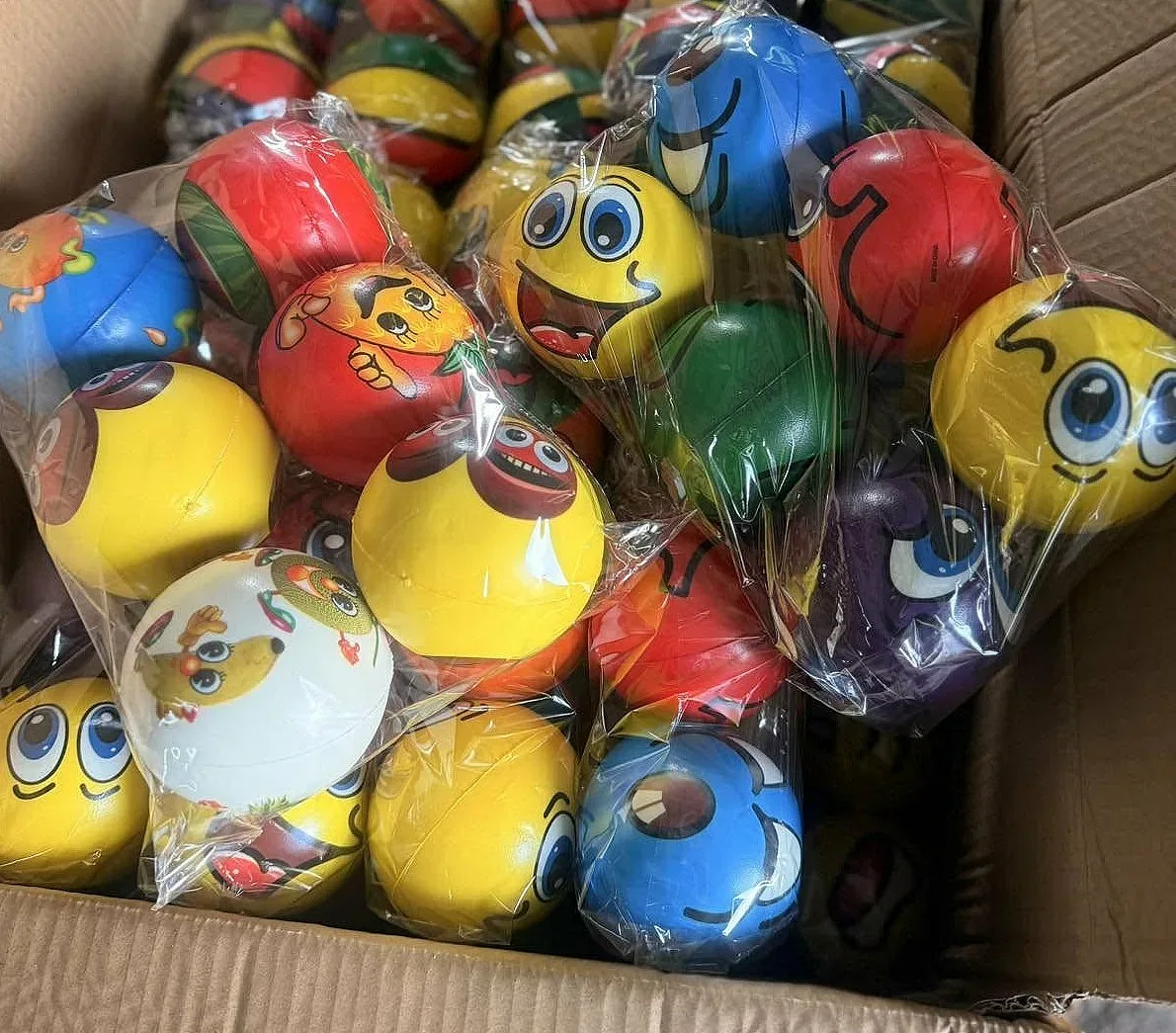 Хитра контрабанда през морето! Играчки, жетони и аксесоари скрити в кашони