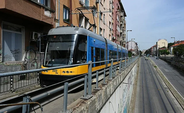 След 16 години! Местят най-проблемния трамвай в София