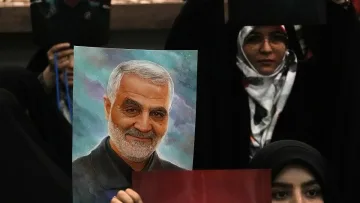 Лукс и милиони за родата на ирански топ генерал