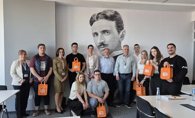 Електрохолд предоставя 7 стипендии на студенти по програмата M.O.V.E.