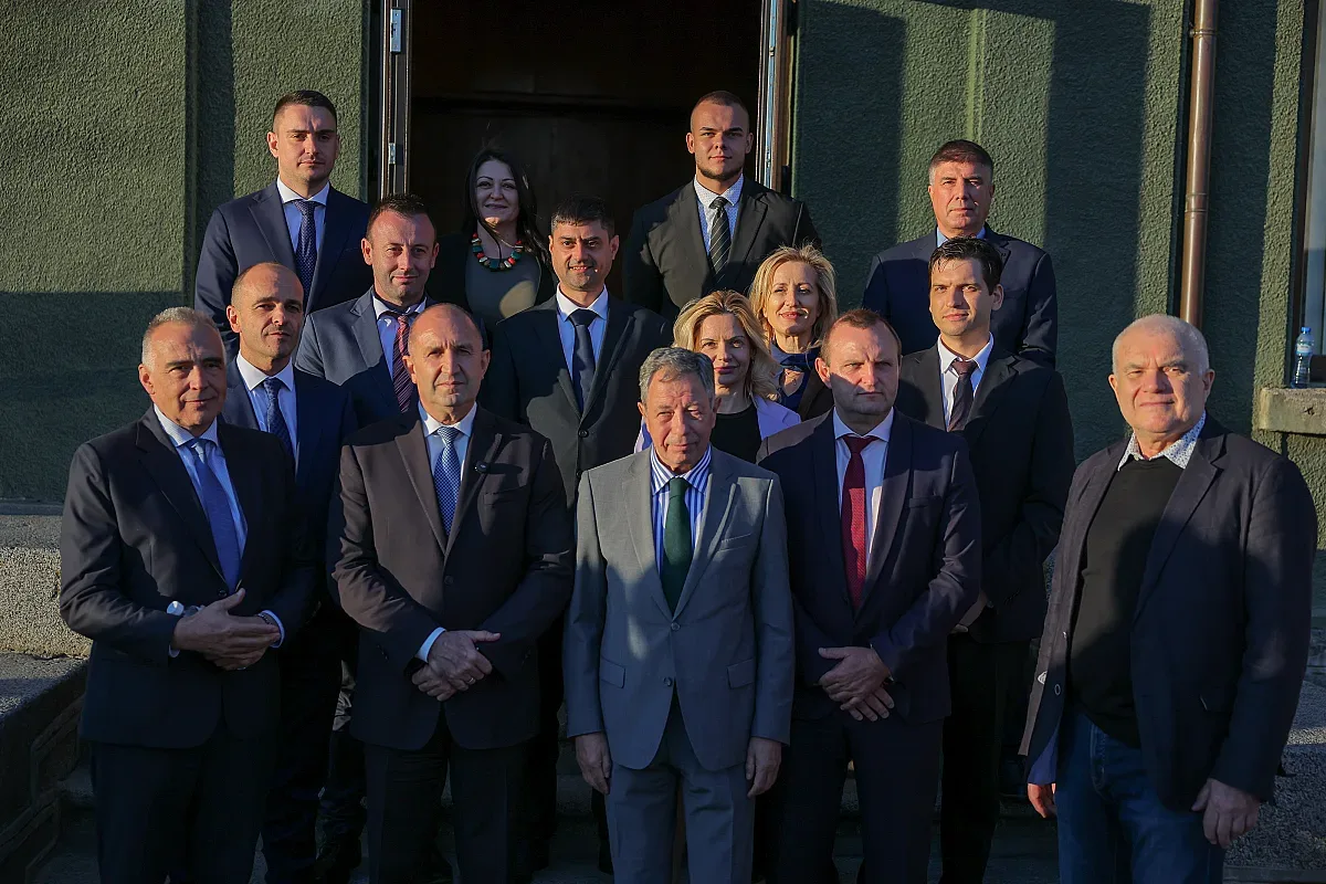 Радев с мощен удар по кабинета и ПП: Искат да откраднат изборите!