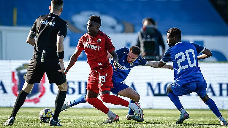 ЦСКА влезе в тройката с драматична победа 