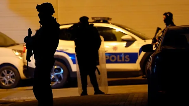 Акция в Турция! Близо 200 задържани след стрелба пред консулство