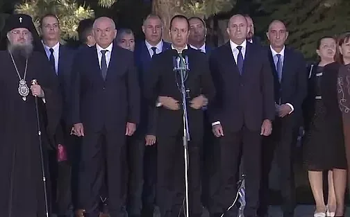 Радев рецитира Ботев: Още ли народа го смучат наши и чужди гости...