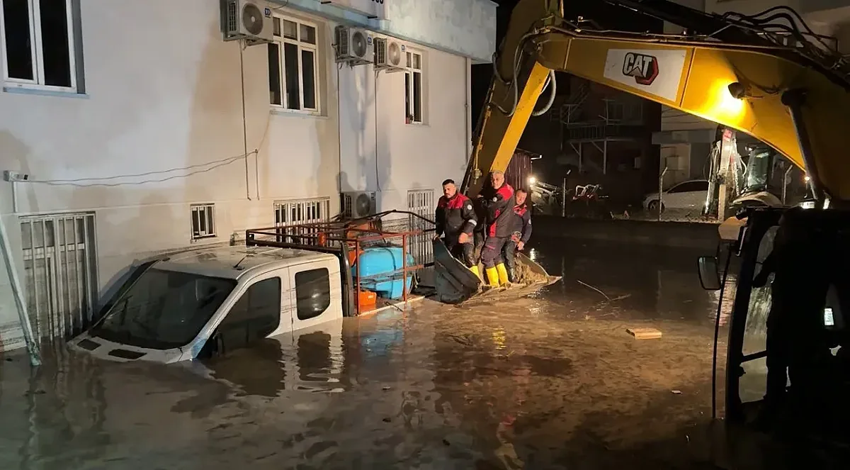 Страшно бедствие в Турция, има загинали (ВИДЕО)