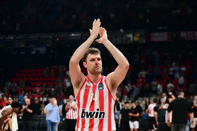 Пълна зала, победа и емоции. Везенков разтърси София!