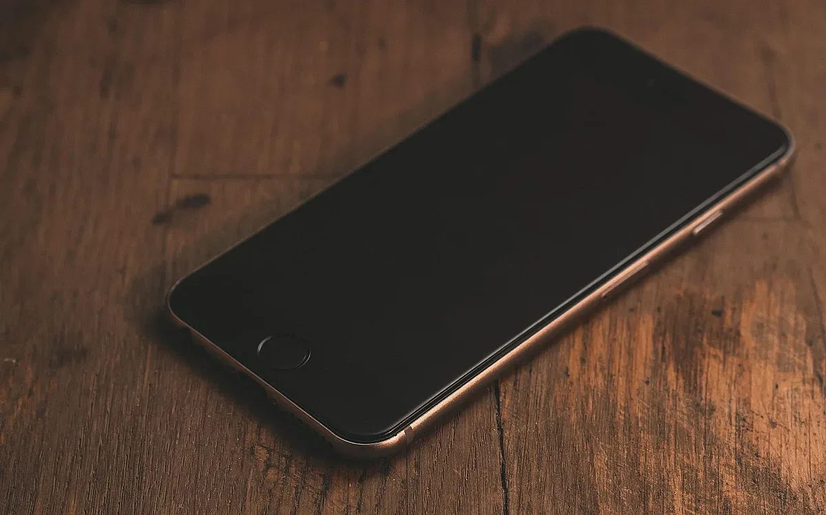 Експерти посочиха защо не бива просто да зарязвате стария си смартфон