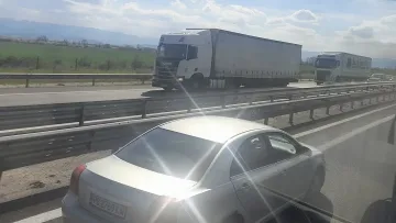 На "Тракия" е зловещо. 12 километра тапа