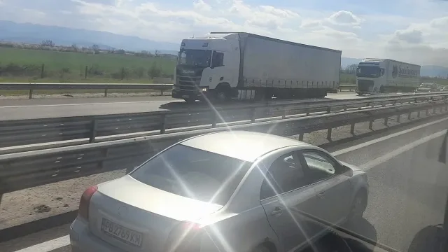 На "Тракия" е зловещо. 12 километра тапа