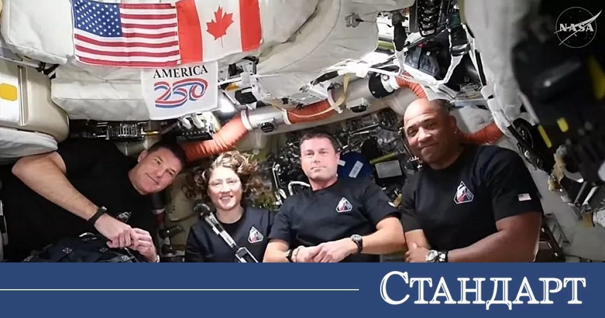 Четиримата от "Артемис 2" кацнаха зелени