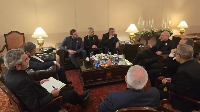 Обратното броене в Исламабад започна. Три сценария за развръзка 