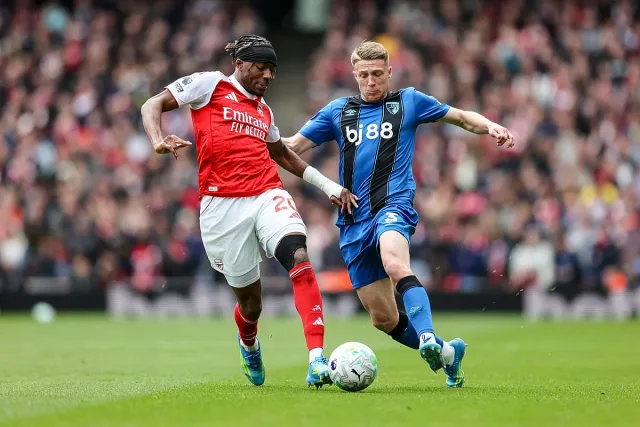 Арсенал се срина у дома и отвори пътя към титлата за Сити