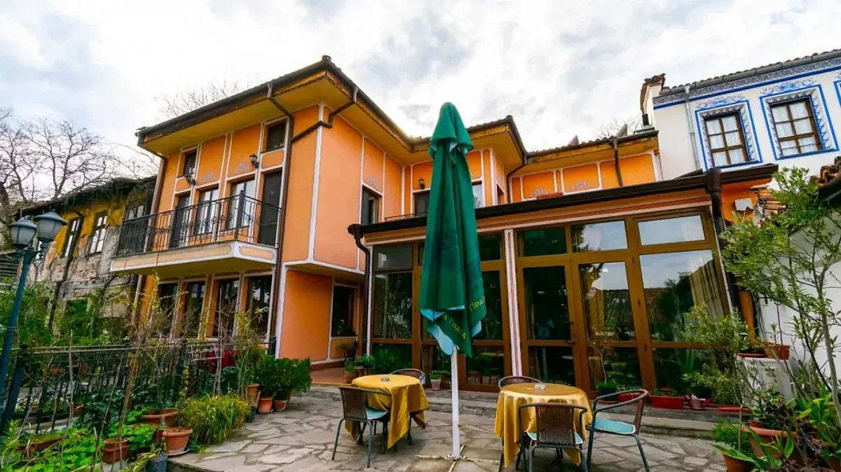 Продават хотел емблема на Стария Пловдив