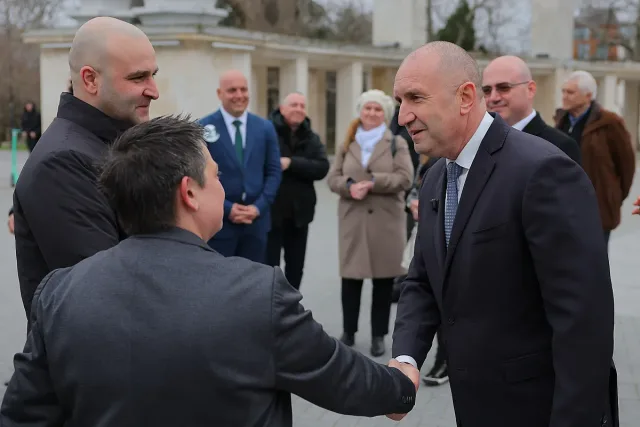 Румен Радев с великденски поздрав, пожелава промяна и духовна сила