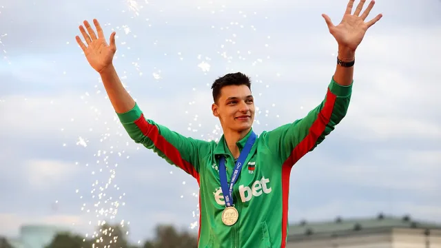 Алекс Николов на крачка от финала в Италия