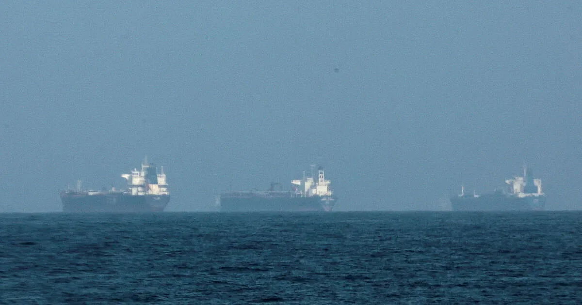 Буря в Ормузкия проток. Иран заплаши със смъртоносен водовъртеж