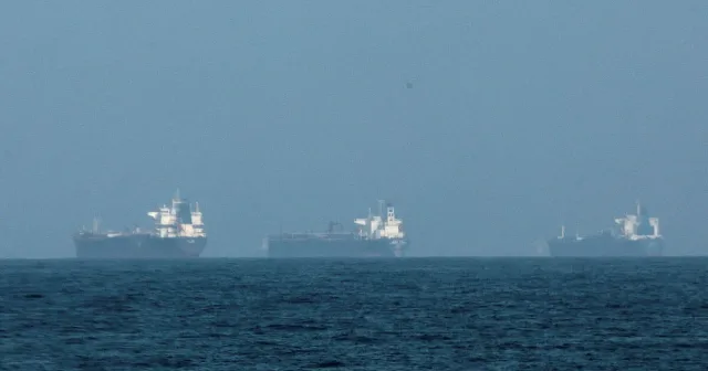 Буря в Ормузкия проток. Иран заплаши със смъртоносен водовъртеж