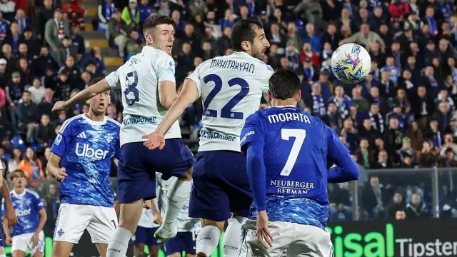 Интер възкръсна от 0:2 до 4:3 и избяга с девет точки