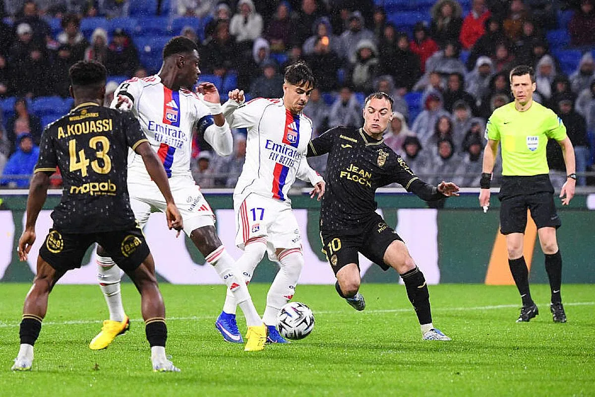 Лион не сбърка у дома. Резервата Ендрик обърна мача