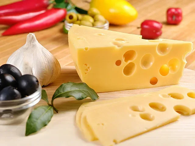 Защо дупките в "Ементал"-а изчезват. Един прах реши проблема