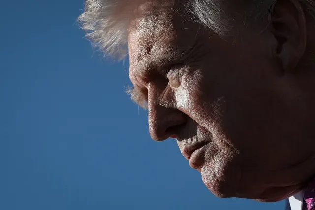 Голяма новина от Иран. А Тръмп обясни снимката си като Месия