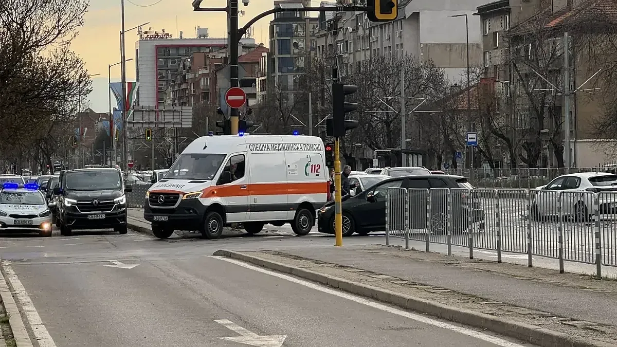 Екшън в София. Хвърчат линейки