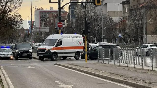 Екшън в София. Хвърчат линейки