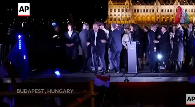 Танцът на победата. Унгарски депутат запали мрежата (ВИДЕО)