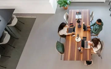 Хибридната работа изпревари заплатите - новата битка за IT таланти