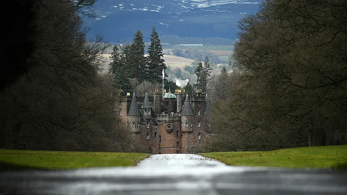 Продават на търг 100-годишно вино от замъка с духове на Макбет и Кралица Елизабет 