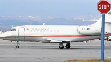 Какво прави държавният „Фалкон“ на затвореното летище в Бургас