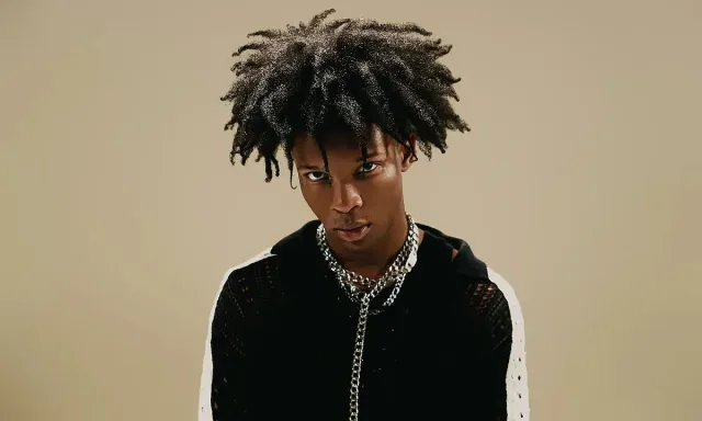 Закопчаха известен певец по подозрение в убийство на 14-годишна