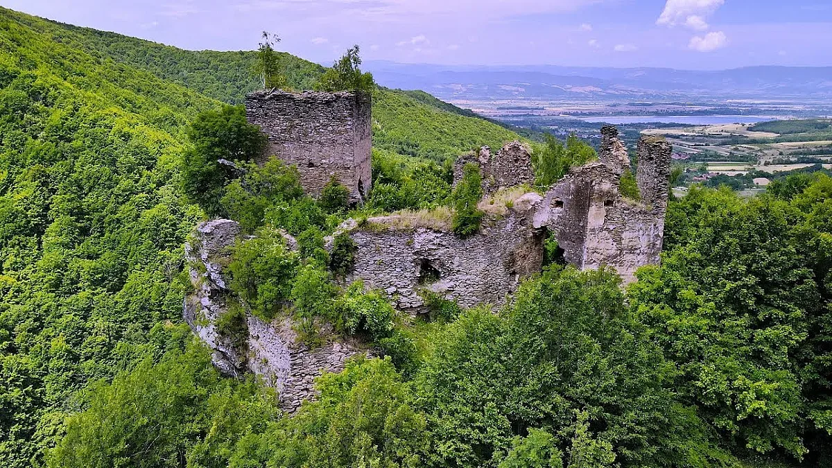 Омагьосан замък от роман на Жул Верн оживя в съседна държава