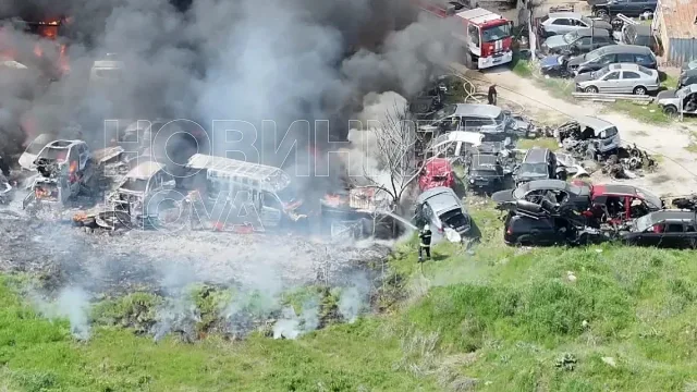 Огнена стихия изпепели над 100 автомобила в Пловдив