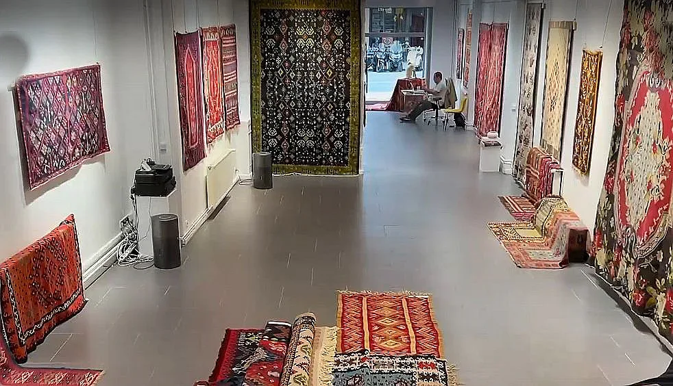 Пробив в Париж. Български килими украсиха френската столица