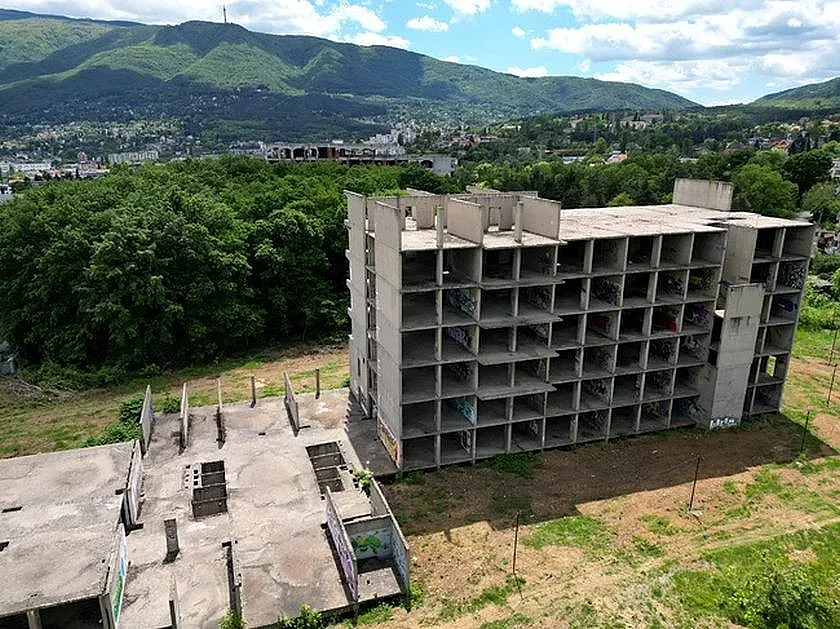 Рушат стари сгради в София заради новата детска болница