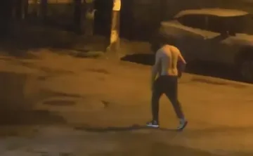 Кошмар в наш град! Полугол броди като призрак и тормози хората