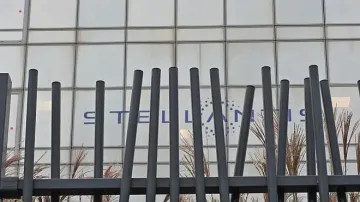 Затваря емблематичен завод за автомобили