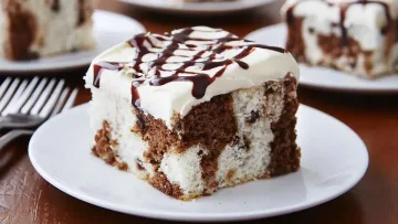 „Мраморна“ шоколадова торта впечатлява с вкус и лесна рецепта