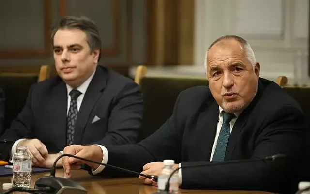 Нощни обрати на вота. ГЕРБ и ПП на нокти